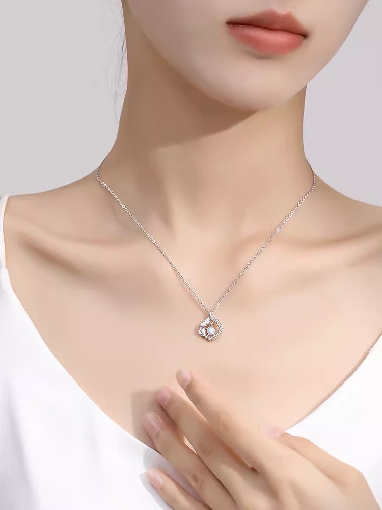 Eucalyptus at Bird Silver Necklace para sa Batang Babae 2024 Bagong Banayad na Luxury Niche na Regalo sa Kaarawan para sa Girlfriend at Best Friend na Regalo sa Kaarawan Clavicle Chain